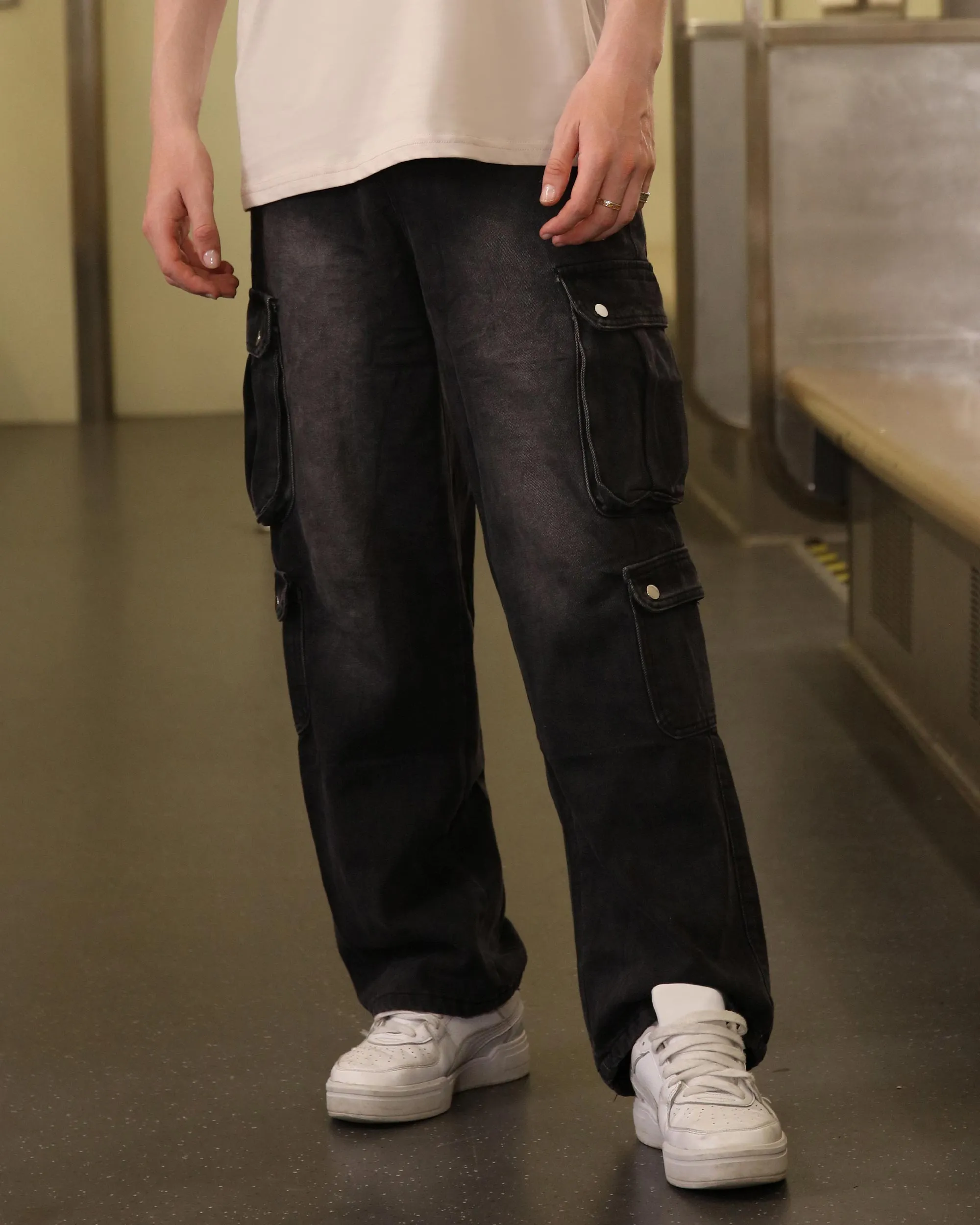 Essential Baggy Jeans: Black with Multiple Side Pockets