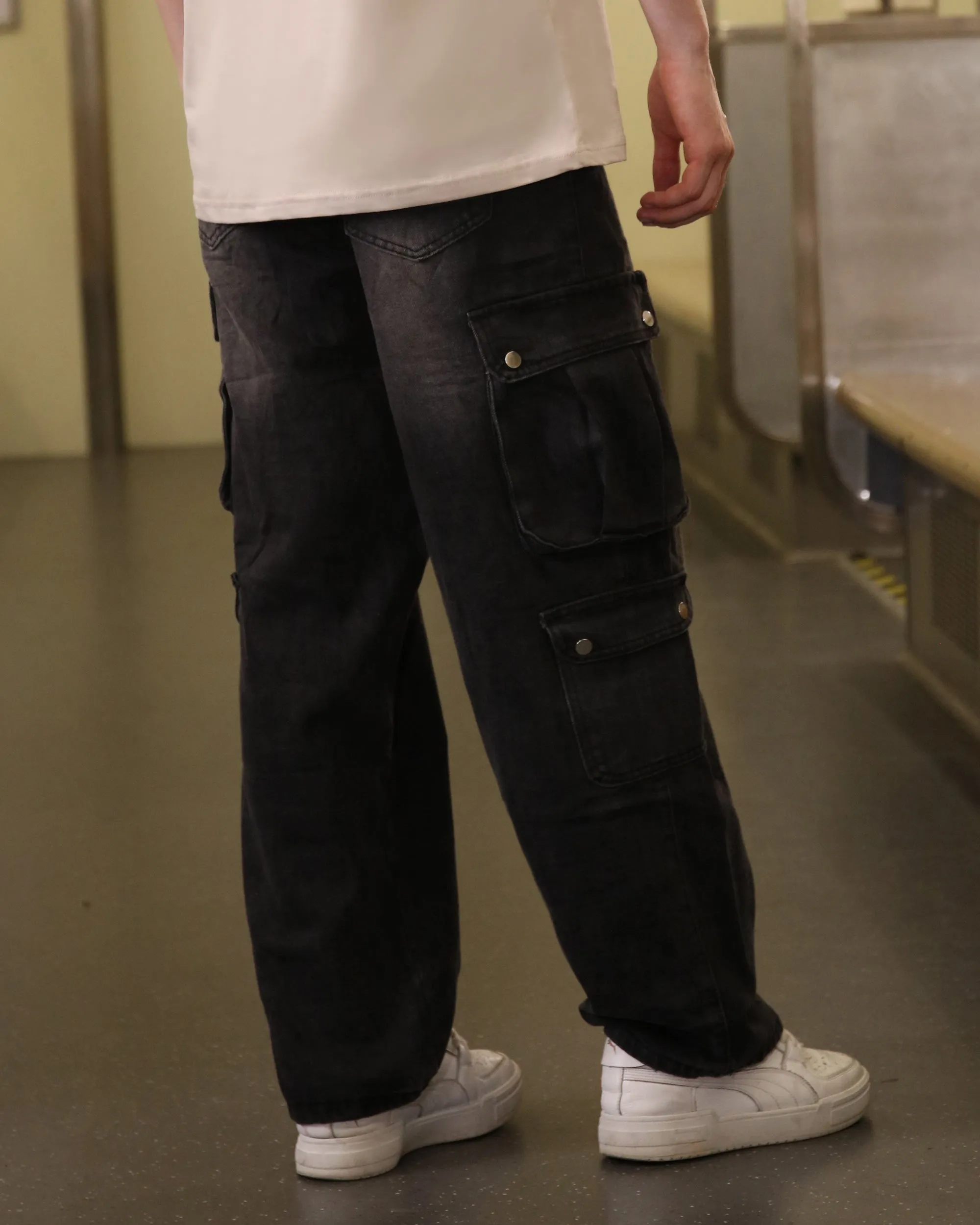 Essential Baggy Jeans: Black with Multiple Side Pockets