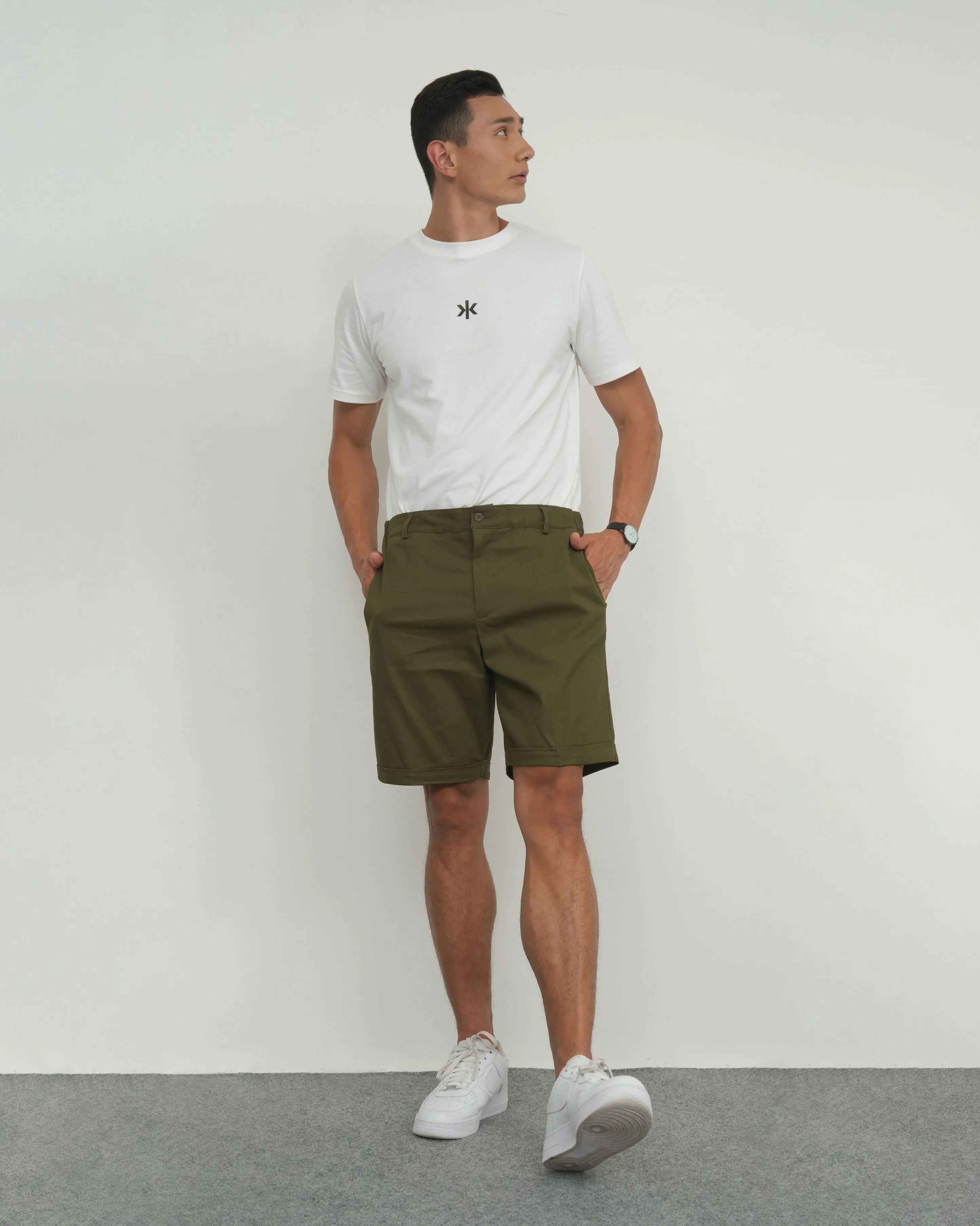 SHORT CHINOS